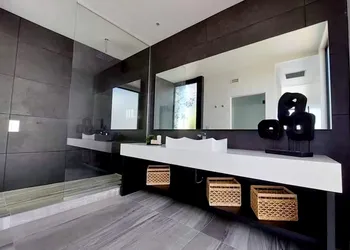 D'Vino hotel thumbnail 8