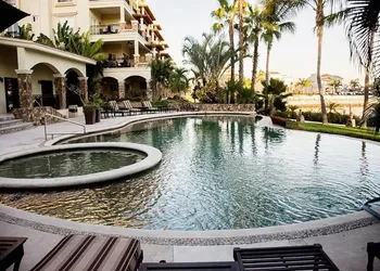 Condos SMR hotel thumbnail 6