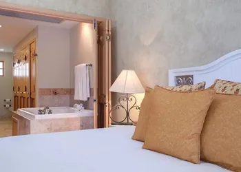 Condo Estancia By Trvl2hm hotel thumbnail 5