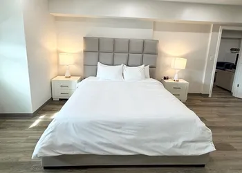 Seaport Suites hotel thumbnail 3