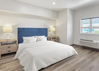 Seaport Suites hotel thumbnail 4