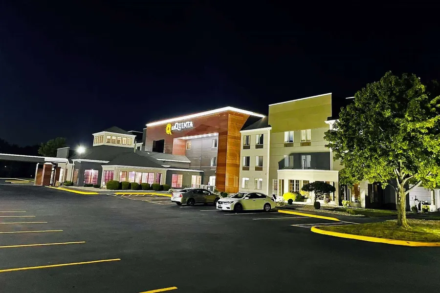 La Quinta Inn & Suites by Wyndham South Holland hotel detail image 2