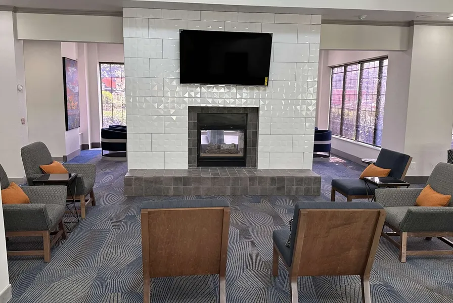 La Quinta Inn & Suites by Wyndham South Holland hotel detail image 6