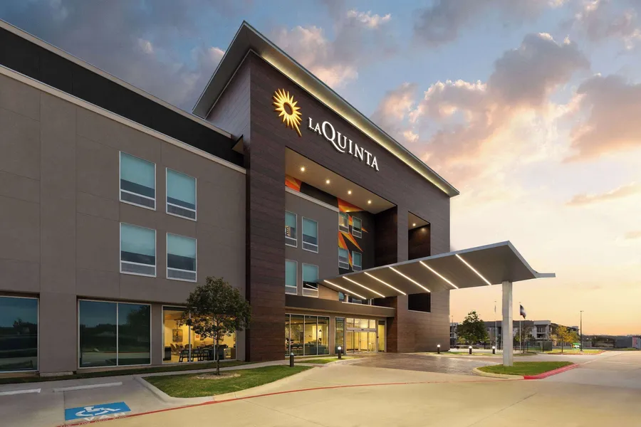 La Quinta Inn & Suites by Wyndham Austin Parmer/Tech Ridge hotel detail image 2