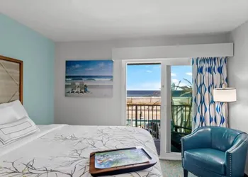Ocean Sands Beach Inn Ultra Sparkling Half Acre Private Beach OnSite Saltwater Mineral Pool open until 4 AM Bedside Candy In ALL hotel thumbnail 2