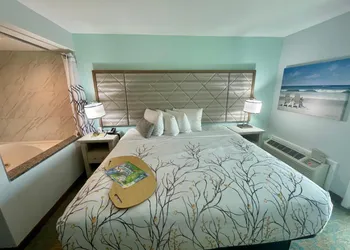 Ocean Sands Beach Inn Ultra Sparkling Half Acre Private Beach OnSite Saltwater Mineral Pool open until 4 AM Bedside Candy In ALL hotel thumbnail 8
