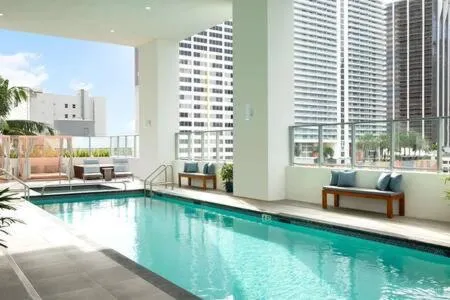 High floor Heart of downtown Miami 2 Bed heated POOL & GYM hotel detail image 2