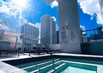 High floor Heart of downtown Miami 2 Bed heated POOL & GYM hotel thumbnail 3