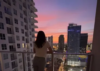 High floor Heart of downtown Miami 2 Bed heated POOL & GYM hotel thumbnail 6