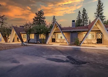 Blue Bear Lodge by Big Bear Vacations Walk To Marina & Village hotel thumbnail 2