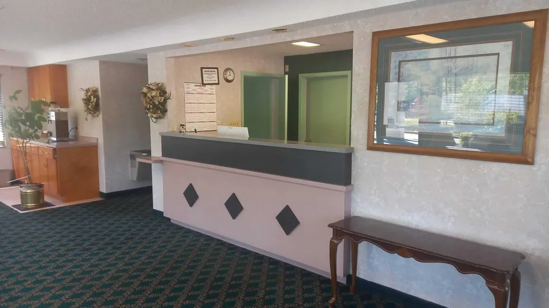 Traveler Inn and Suites hotel detail image 6