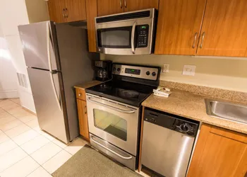 Deluxe Ocean front One Bedroom suite in Sandy Beach Resort hotel thumbnail 4