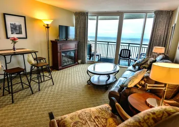 Deluxe Ocean front One Bedroom suite in Sandy Beach Resort hotel thumbnail 7