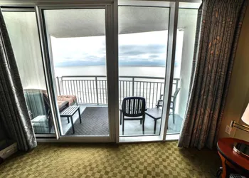 Deluxe Ocean front One Bedroom suite in Sandy Beach Resort hotel thumbnail 8