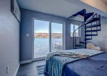 Modern Winnipesaukee Lake Front Retreat Naples hotel thumbnail 2