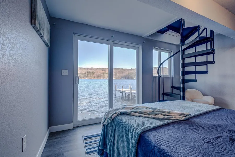 Modern Winnipesaukee Lake Front Retreat Naples hotel detail image 2