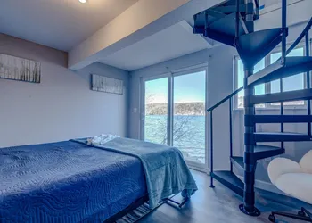 Modern Winnipesaukee Lake Front Retreat Naples hotel thumbnail 3