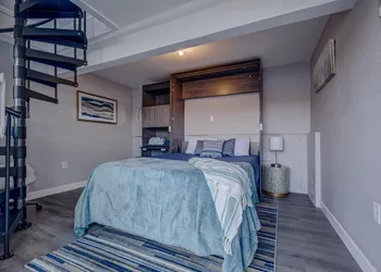 Modern Winnipesaukee Lake Front Retreat Naples hotel thumbnail 4