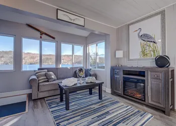 Modern Winnipesaukee Lake Front Retreat Naples hotel thumbnail 5