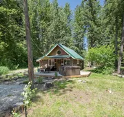 Lil Bigfoot Chalet 2 Bedroom Home by NW Comfy Cabins by RedAwning hotel detail image 3