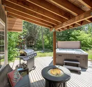 Lil Bigfoot Chalet 2 Bedroom Home by NW Comfy Cabins by RedAwning hotel detail image 5