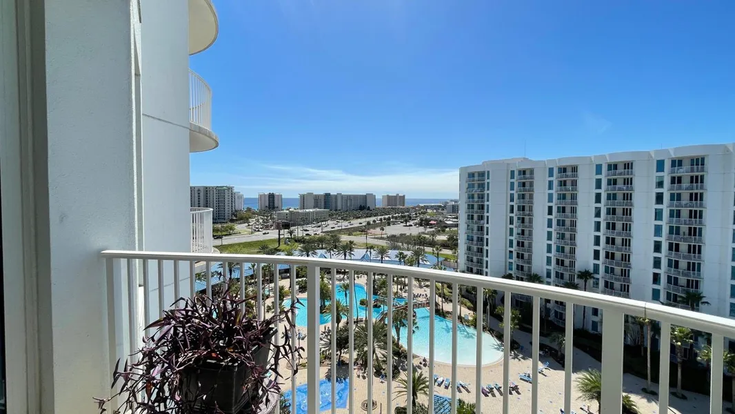 Spectacular Sunsets 5 star Resort Condo Across from Beach Sleep 6 Private Shuttle hotel detail image 2