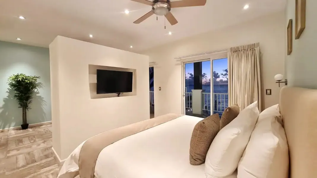 Bartolome Oceanfront Suites hotel detail image 2