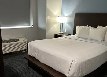 Sugar Creek Inn & Suites hotel thumbnail 3
