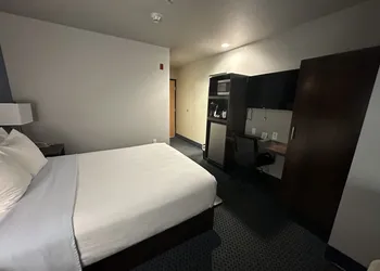 Sugar Creek Inn & Suites hotel thumbnail 6