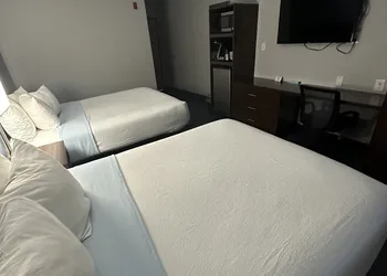 Sugar Creek Inn & Suites hotel thumbnail 8