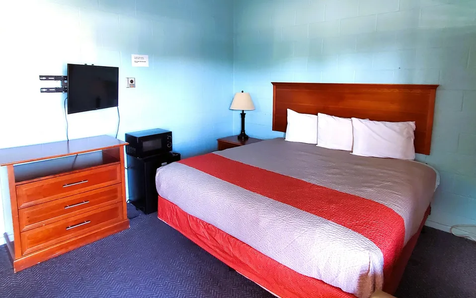 Holiday Host Motel & RV Park hotel detail image 6