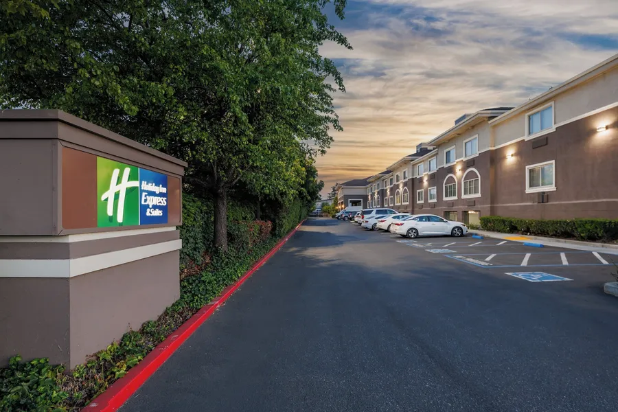 Holiday Inn Express & Suites Mountain View Silicon Valley by IHG hotel detail image 2