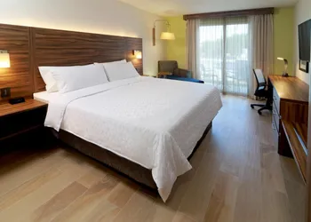 Holiday Inn Express And Suites Playa Del Carmen By IHG hotel thumbnail 6