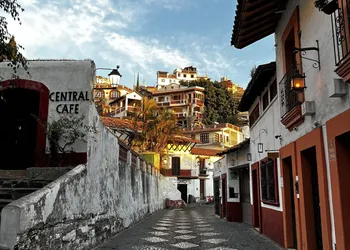 Casa Sierra Alta hotel thumbnail 3
