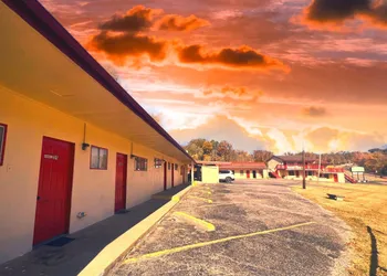 Lincoln Motel hotel thumbnail 4
