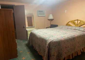 SunCoast Motel hotel thumbnail 2