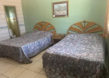 SunCoast Motel hotel thumbnail 5