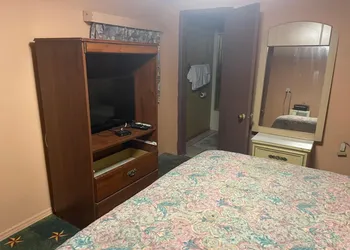 SunCoast Motel hotel thumbnail 7