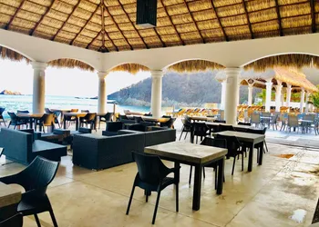 La Isla Huatulco & Beach Club hotel thumbnail 6
