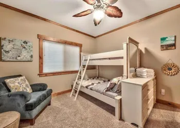 Tahoe Alpine Lodge hotel thumbnail 3