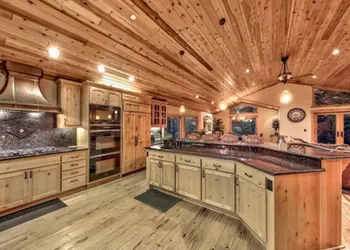 Tahoe Alpine Lodge hotel thumbnail 7