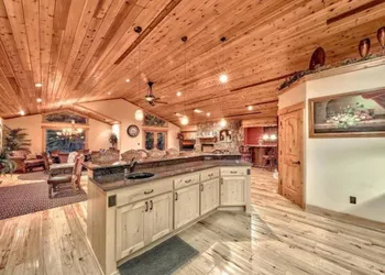 Tahoe Alpine Lodge hotel thumbnail 8