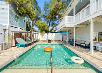Sunny Side Cottages hotel thumbnail 3