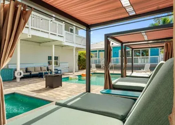 Sunny Side Cottages hotel thumbnail 8
