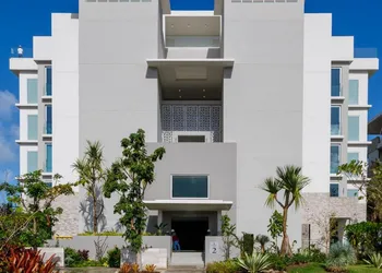 New Luxury Beachfront Home in 5 Diamond Resort hotel thumbnail 2