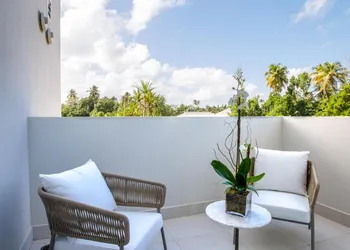 New Luxury Beachfront Home in 5 Diamond Resort hotel thumbnail 3