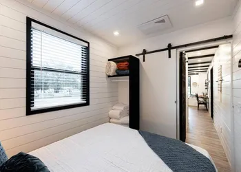 The Black Oak-Container Home 12 Min to Magnolia hotel thumbnail 3