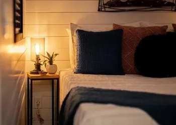 The Black Oak-Container Home 12 Min to Magnolia hotel thumbnail 4