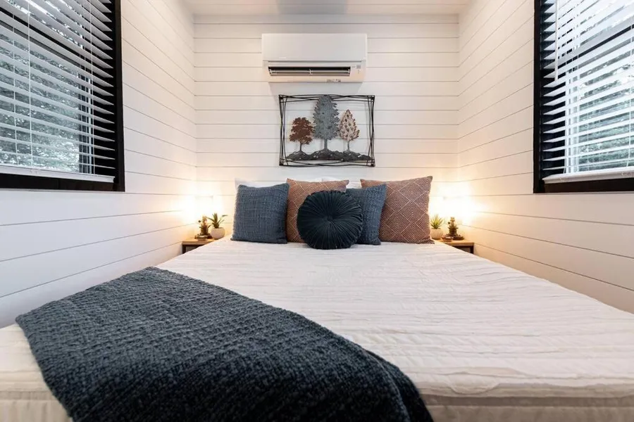 The Black Oak-Container Home 12 Min to Magnolia hotel detail image 6