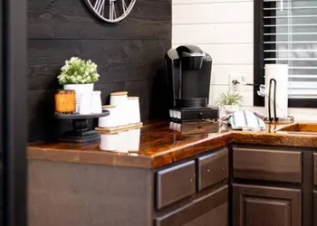 The Black Oak-Container Home 12 Min to Magnolia hotel thumbnail 8